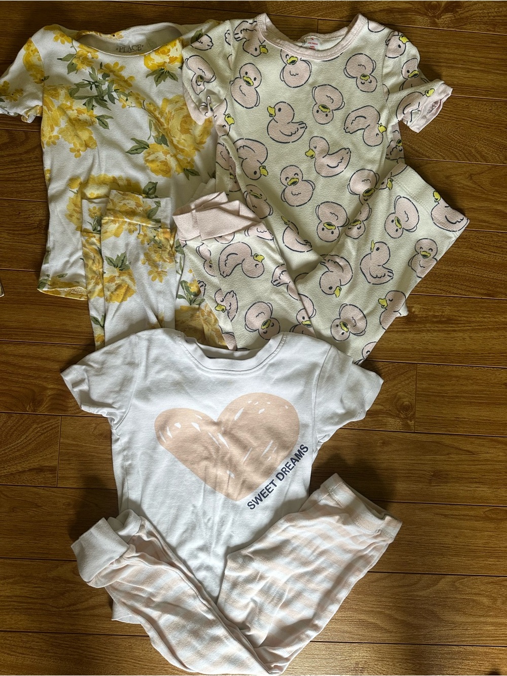 Girls Pajamas lot - size 4-5/5 GUC